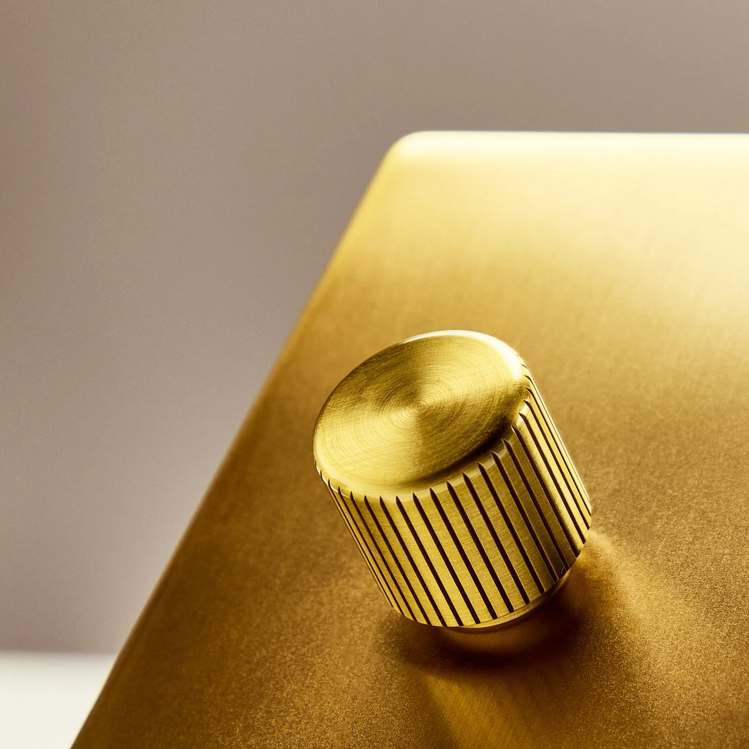 Single Rotary Wall Dimmer in Brass - Image 6