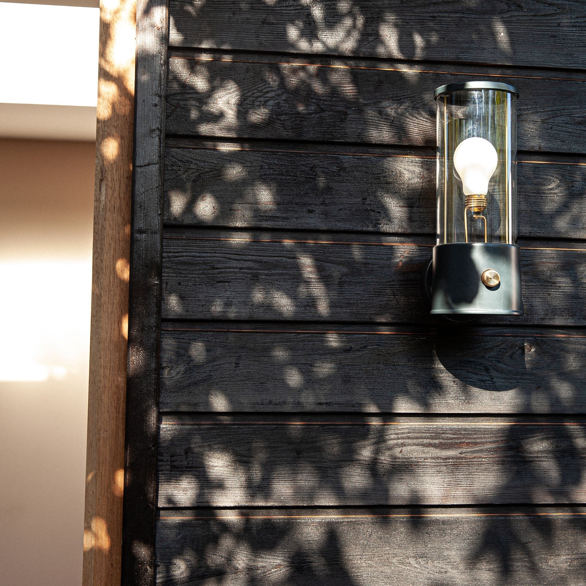 The Muse Wall Light in Hackles Black - Image 4