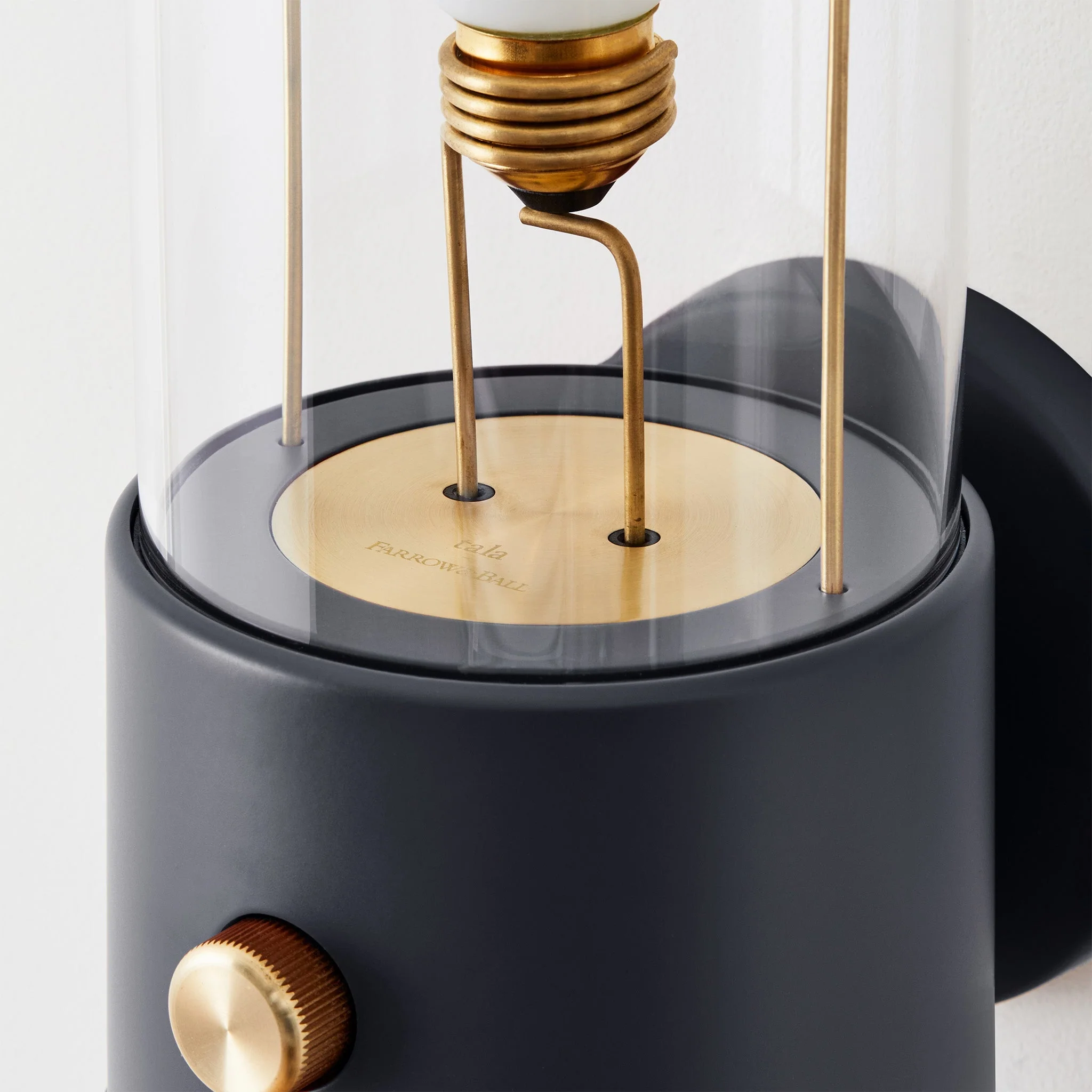 The Muse Wall Light in Hackles Black - Image 8